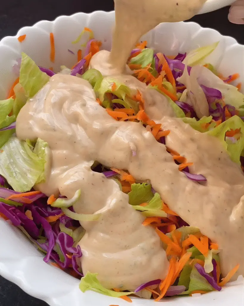 Ensalada con aderezo cremoso